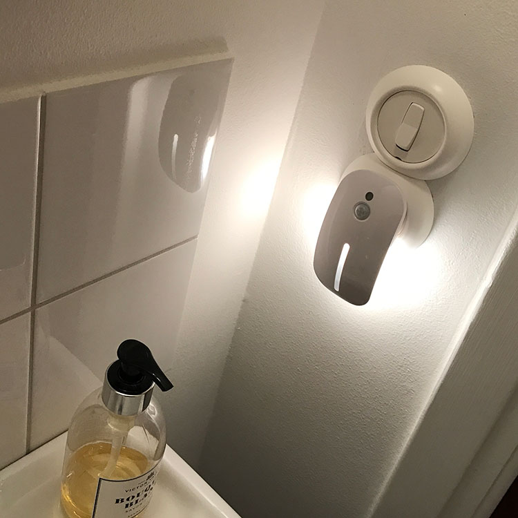 Nattlampe med lys- og bevegelsessensor