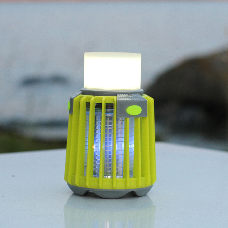 Myggfelle med campinglykt