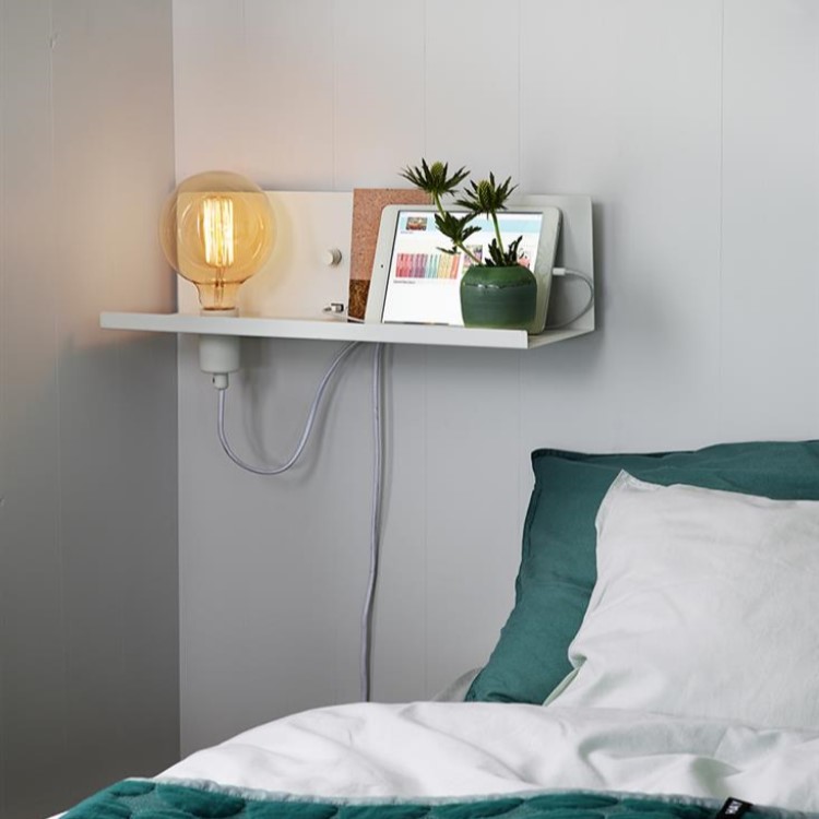 Hylle med lampesokkel, dimmer og USB