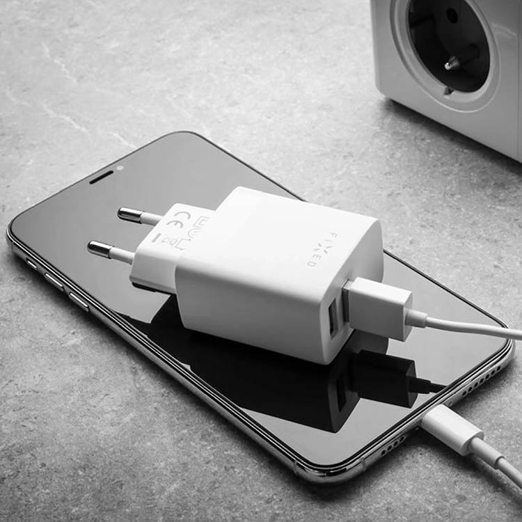 USB-lader med flere uttak