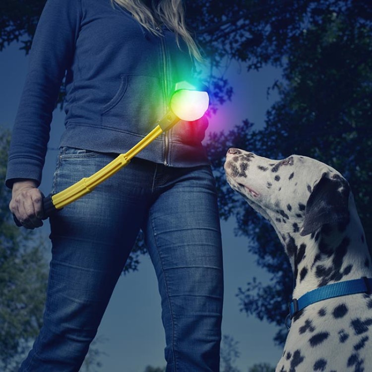 Sammenleggbar ballkaster med LED-ball
